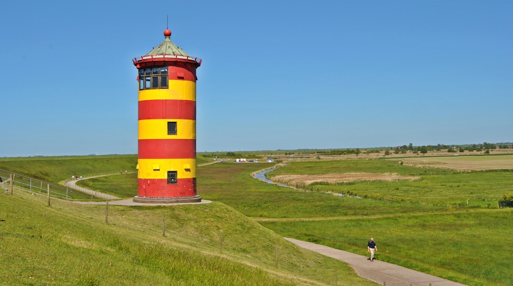 Photo "Pilsumer Lighthouse" by Carschten (CC BY-SA) / Cropped from original