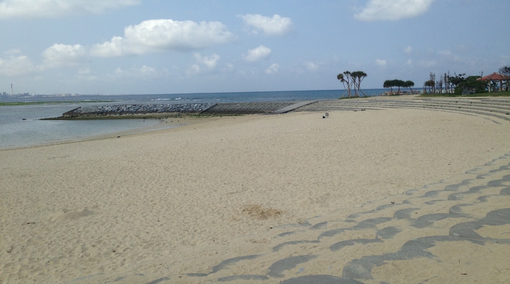 Foto „Strand von Peroulades“ von そらみみ (CC BY-SA)/zugeschnittenes Original