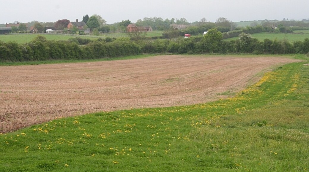 Photo "Longdon" by Bob Embleton (CC BY-SA) / Cropped from original