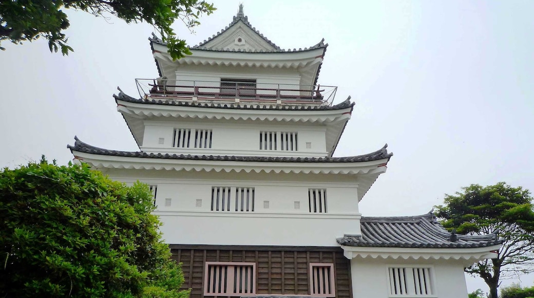 "Hirado Castle"-foto av Heartoftheworld (page does not exist) (CC BY-SA) / Urklipp från original
