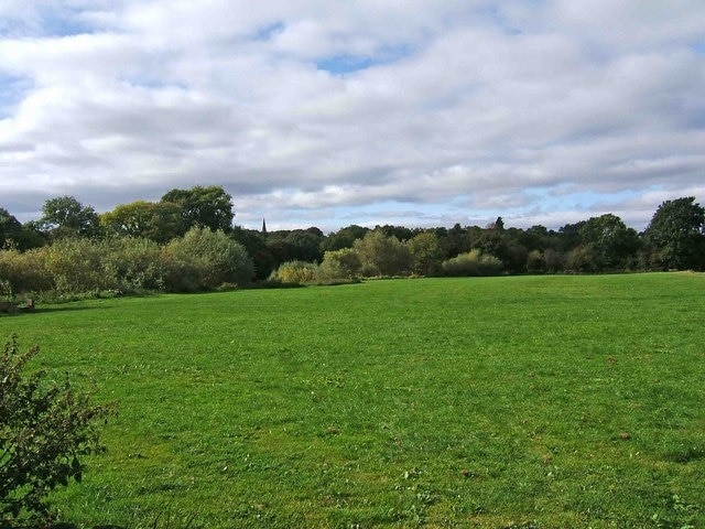 Northwick Lido, Worcester The grassed open space at Northwick Lido. Although GeoGraph automatically add to the title that this place is near to Hallow, in practice that isn't so, as Hallow is on the other side of the River Severn.