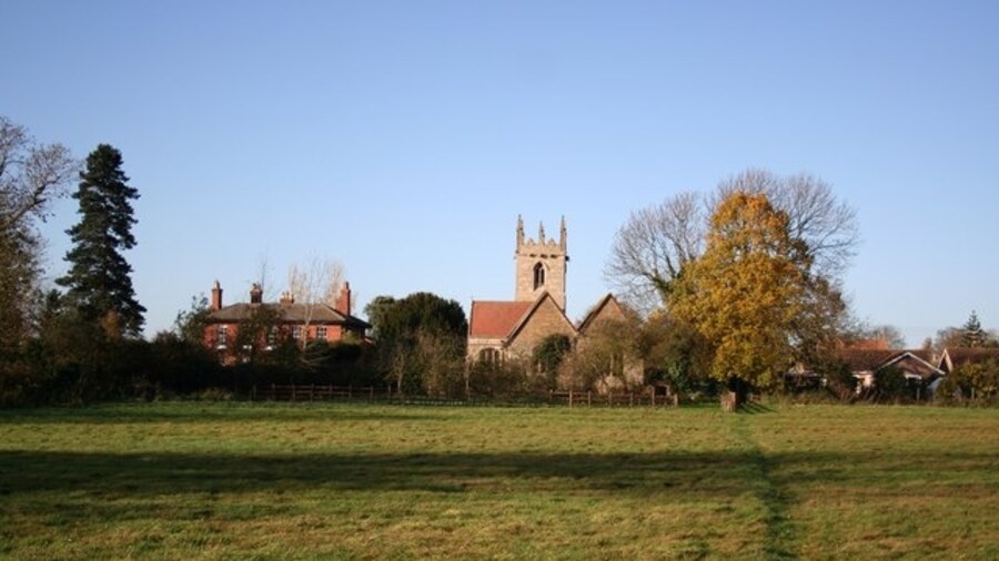 Photo "Norton Disney: St.Peter's church and vicarage seen from the approaching footpath." by Richard Croft (Creative Commons Attribution-Share Alike 2.0) / Cropped from original