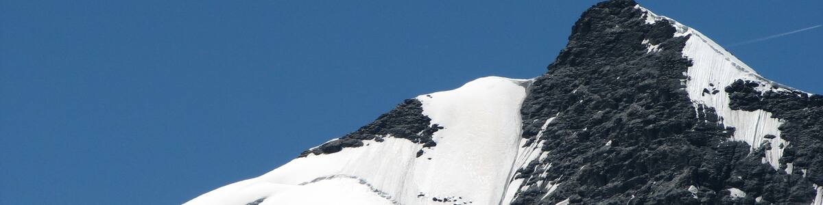 Photo "Petite or Grande Sassiere, from the Piano di Vaudet, Valgrisenche valley above Bezzi" by SNappa2006 (Creative Commons Attribution 2.0) / Cropped from original