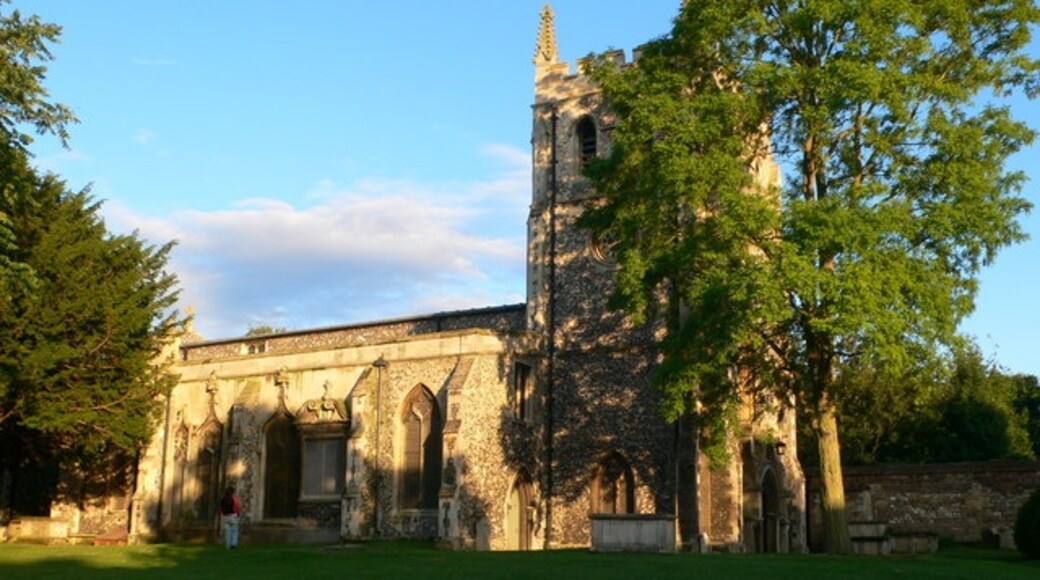 Photo "Priory Gardens" by Eirian Evans (CC BY-SA) / Cropped from original