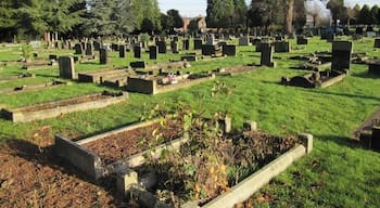 Botley Cemetery Looking across the graves at Botley Cemetery towards the gatehouse.