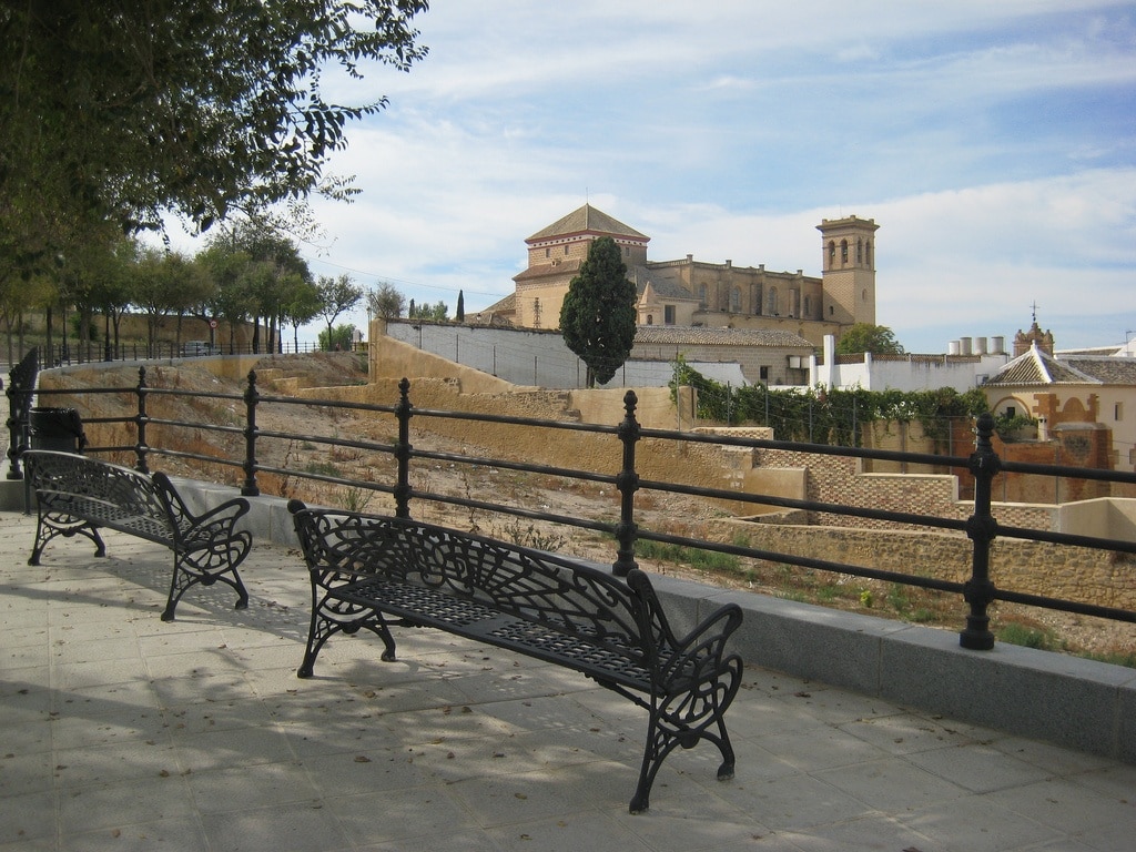 写真「オスナ」 投稿者 Cayetano 様 (CC BY-SA) / 元の写真からトリミング