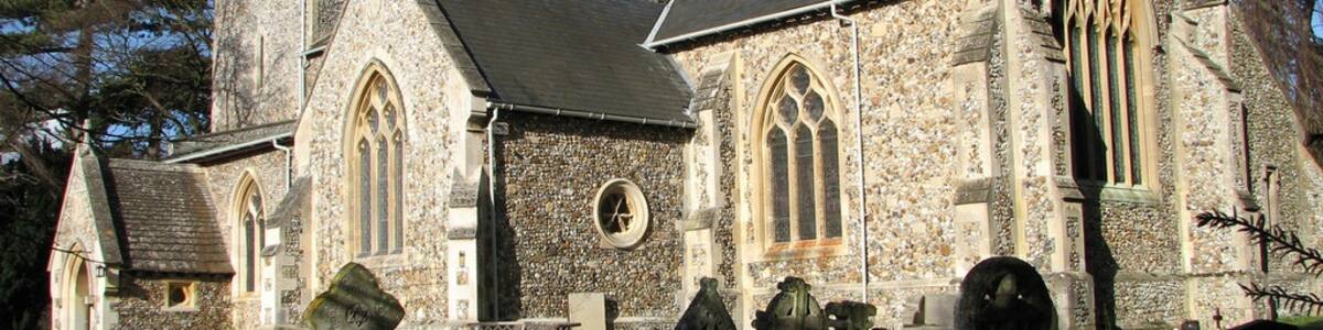Photo "Holy Trinity parish church, Hildersham, Cambridgeshire, seen from the south" by John Sutton (Creative Commons Attribution-Share Alike 2.0) / Cropped from original