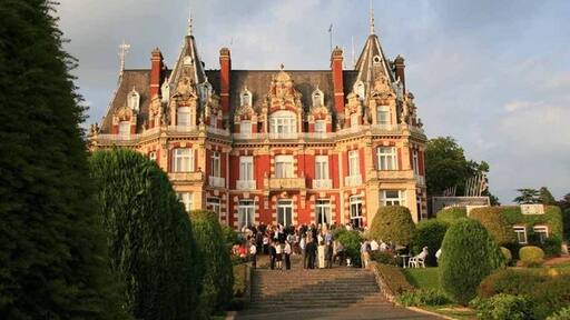 Kuva ”Dodderhill” käyttäjältä Chris Allen (CC BY-SA) / rajattu alkuperäisestä kuvasta