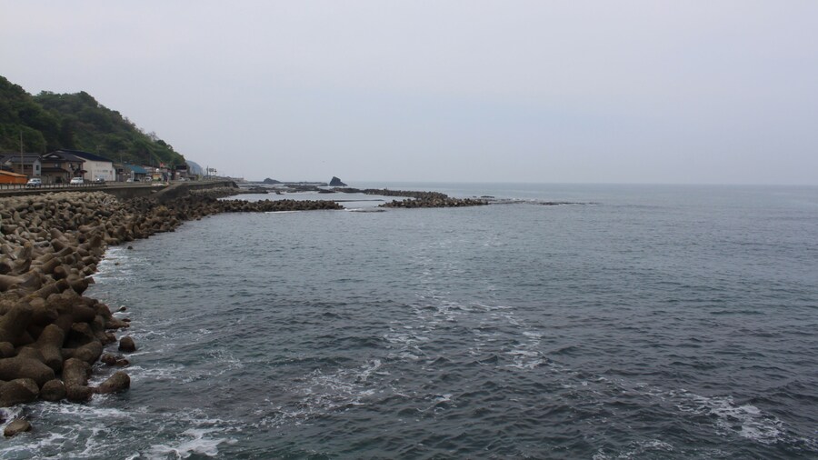 Photo "あつみ温泉駅付近の風景" by くろふね (Creative Commons Attribution 3.0) / Cropped from original