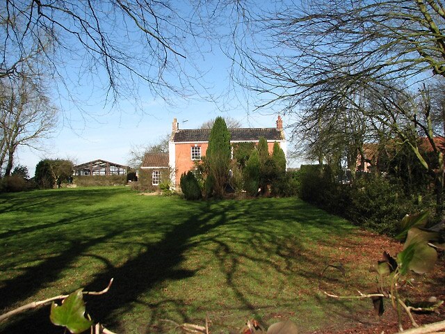 Kuva ”Ovington” käyttäjältä Evelyn Simak (CC BY-SA) / rajattu alkuperäisestä kuvasta