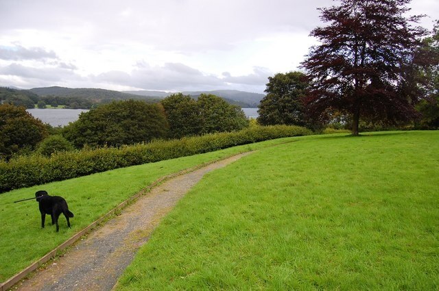 Kuva ”Cartmel Fell” käyttäjältä Trevor Harris (CC BY-SA) / rajattu alkuperäisestä kuvasta