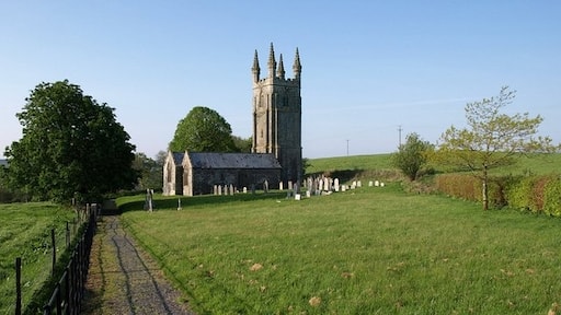 Photo "Dunterton" by Derek Harper (CC BY-SA) / Cropped from original