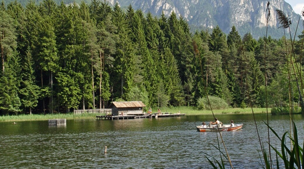 Foto "Lago di Fiè" di Frans-Banja Mulder (CC BY) / Ritaglio dell’originale