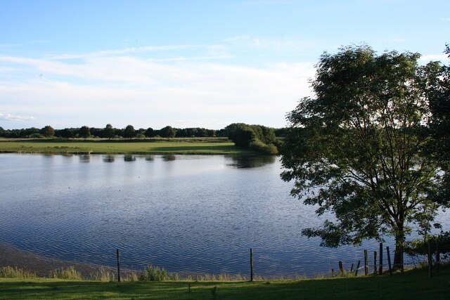 "Bolton-on-Swale"-foto av Mick Garratt (CC BY-SA) / Urklipp från original