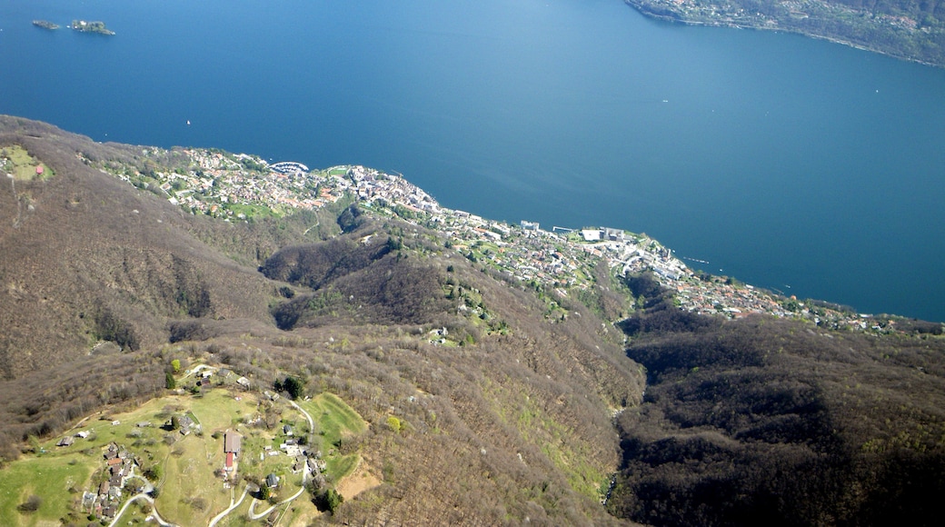 Photo "Brissago" by Ozonski (CC BY) / Cropped from original
