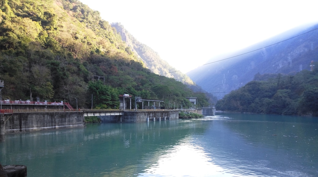 Foto ‘Guguan-warmwaterbron’ van Eric850130 (CC BY-SA) / bijgesneden versie van origineel