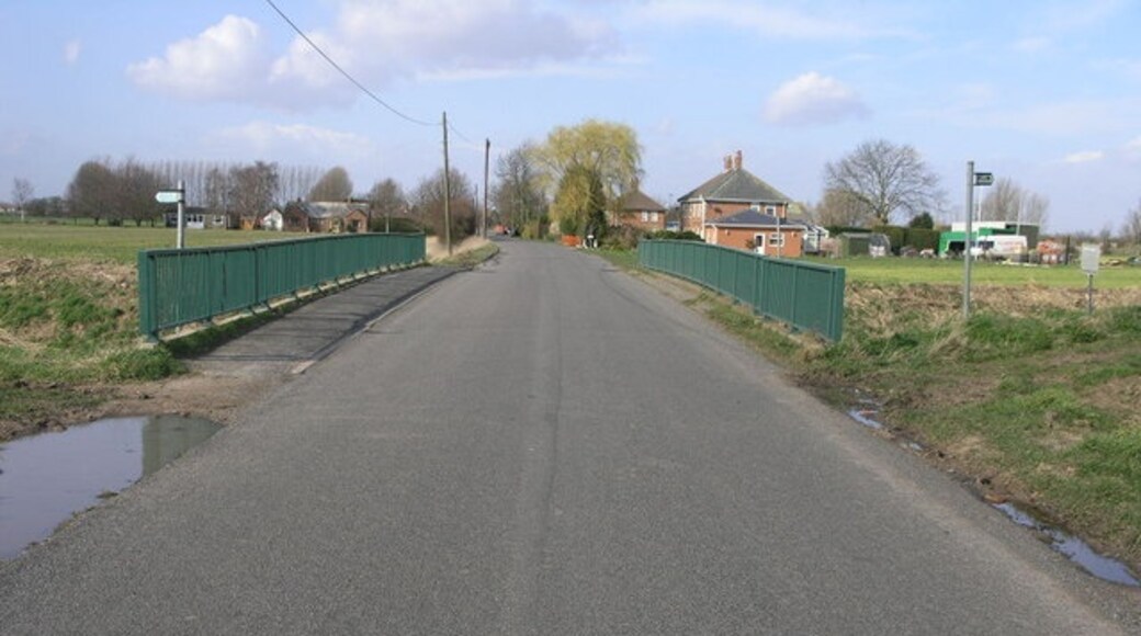 Foto "Sutton St. James" de Michael Patterson (CC BY-SA) / Recortada do original