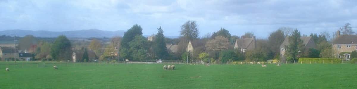 Photo "Bredon's Norton village - 1 Attractive village set on the Western side of Bredon Hill. The Malvern Hills in the distance." by Trevor Rickard (Creative Commons Attribution-Share Alike 2.0) / Cropped from original