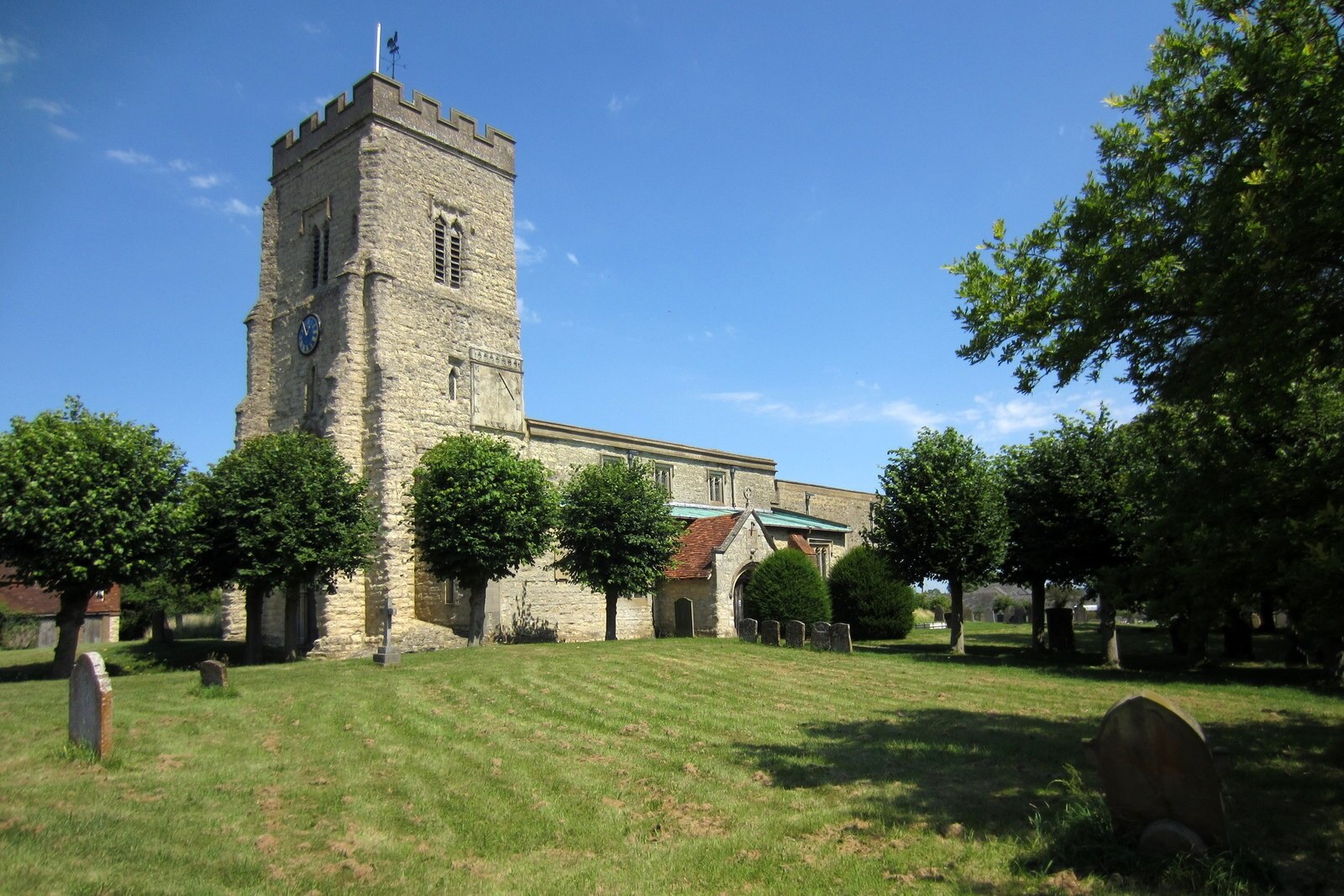 Photo "Whitchurch" by Philip Jeffrey (CC BY-SA) / Cropped from original