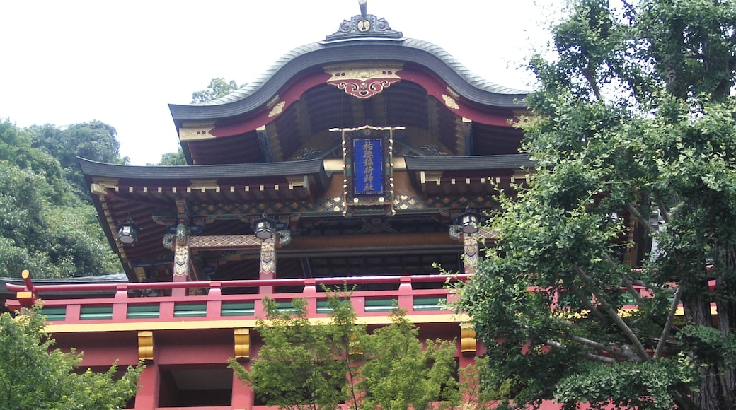 照片“佑德稻荷神社” 拍摄者：UltraH（CC BY-SA）原片经过裁剪