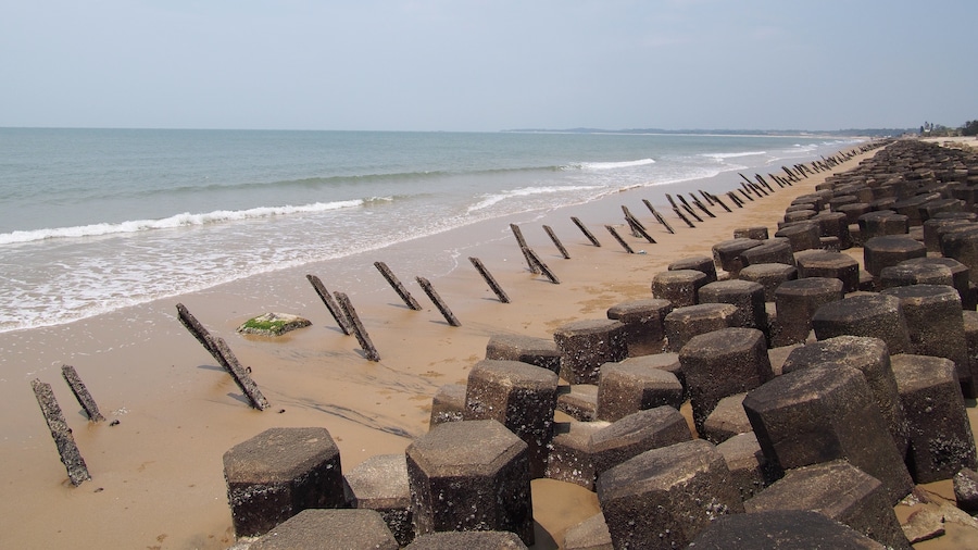 Photo "成功海滩 - Chenggong Beach - 2014.05" by rheins (Creative Commons Attribution 3.0) / Cropped from original