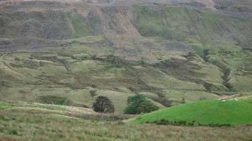 Photo "Edenfield" by Paul Anderson (CC BY-SA) / Cropped from original