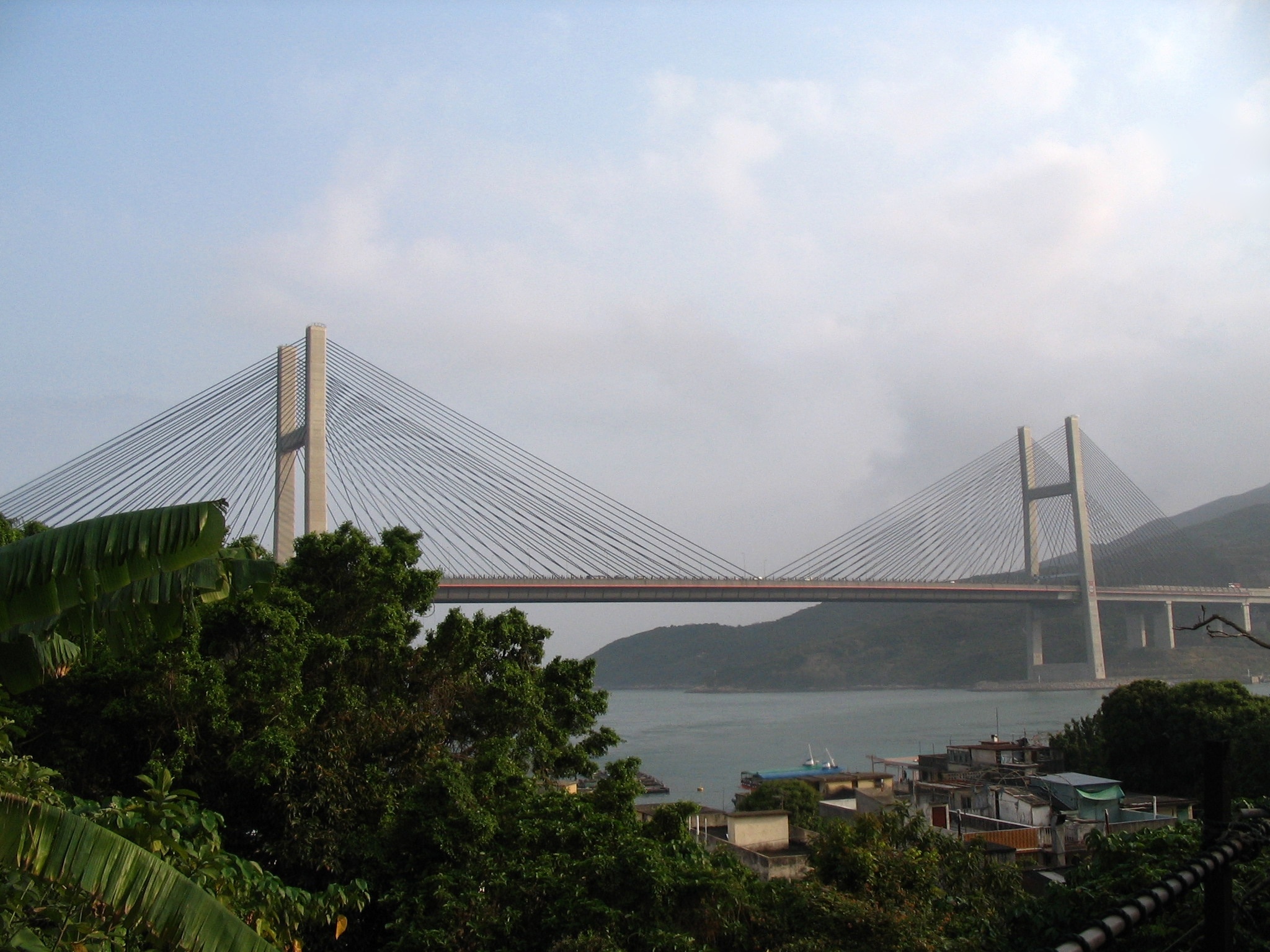 Photo "<h2>Top places to stay near the water</h2>" by Minghong (CC BY-SA) / Cropped from original