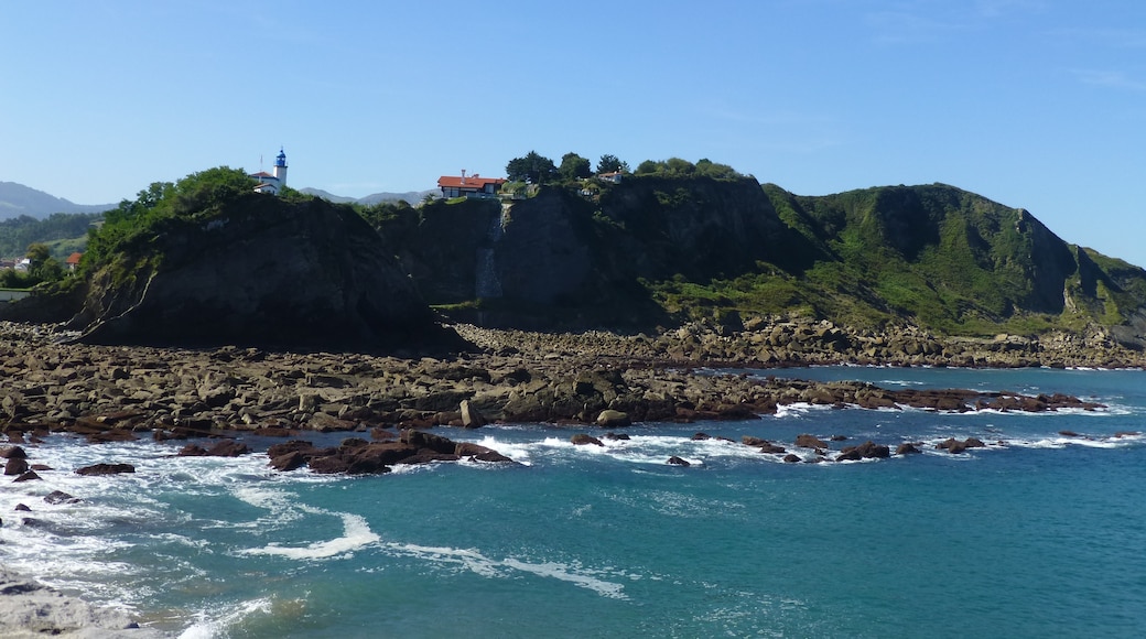 Photo "Zumaia" by Txo (CC BY-SA) / Cropped from original