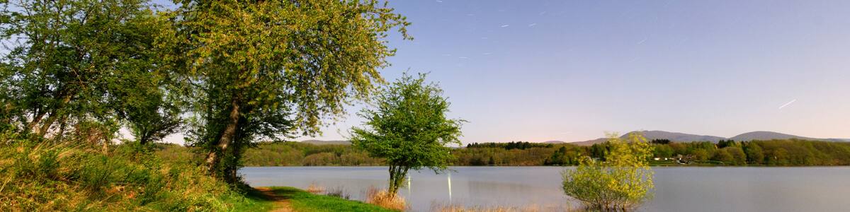 Photo "This file was uploaded with Commonist. Bassin de Champagney (sous le clair de Lune)." by ComputerHotline (Creative Commons Attribution 3.0) / Cropped from original