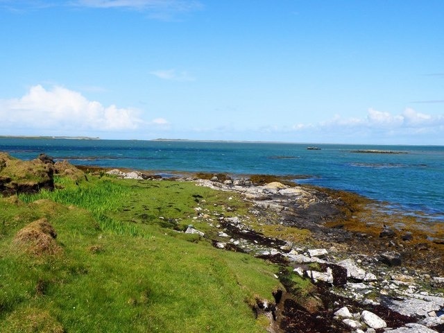 Eilean na h-Àirigh This small island is crossed by the causeway from Benbecula to North Uist