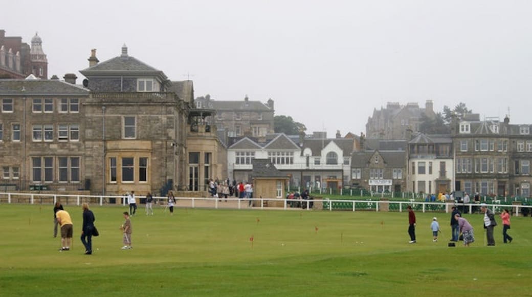 Foto "Antiguo campo de golf de St Andrews Links" por Mike Pennington (CC BY-SA) / Recortada de la original