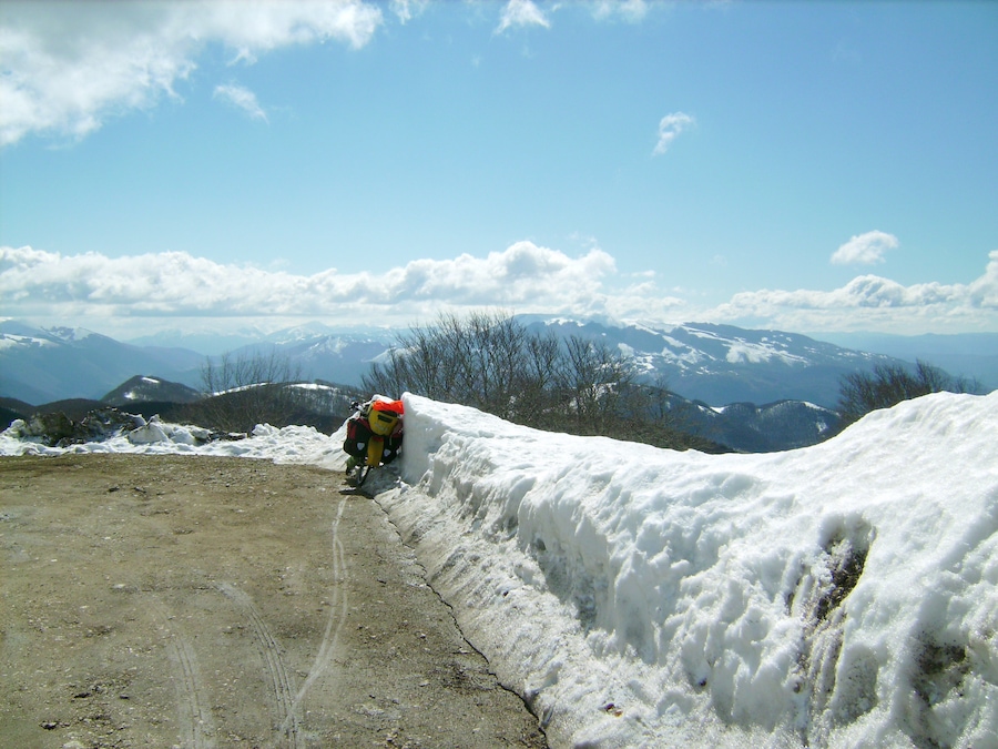 Panorama dei Monti Reatini scattato dal Terminillo, a 1696 metri di quota, dalla strada panoramica circolare "via dell'Anello" che inizia e finisce a Campoforogna
