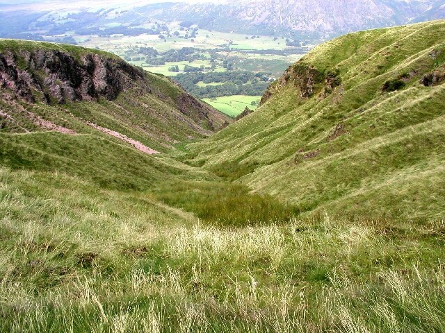 Billede "Irton with Santon" af Andy Beecroft (CC BY-SA) / beskåret fra det originale billede