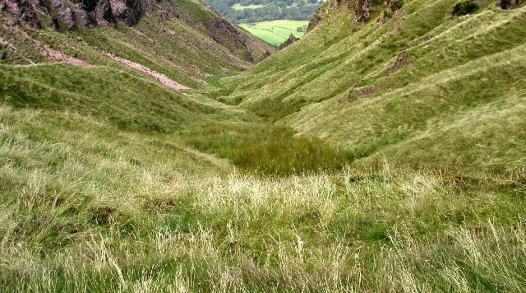 Foto “Irton with Santon” tomada por Andy Beecroft (CC BY-SA); recorte de la original