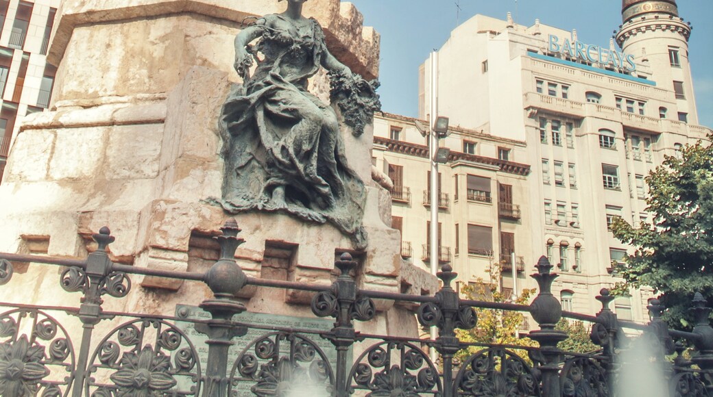 "Monumento a los mártires de la religión y de la patria"-foto av Juanedc (CC BY) / Urklipp från original