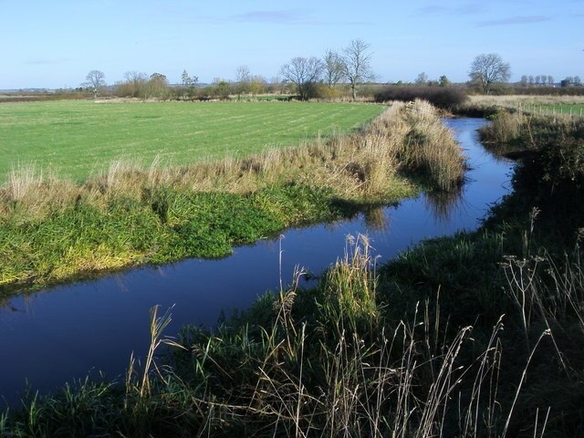 Photo "Stone with Bishopstone and Hartwell" by Shaun Ferguson (CC BY-SA) / Cropped from original