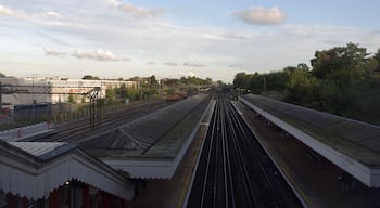 Kenton railway station on the Watford DC Line, looking south from the overbridge.