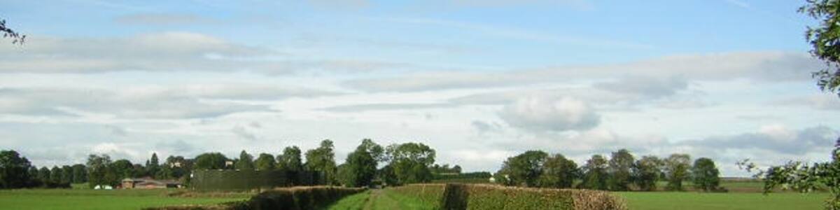 Photo "Goldsborough Moor Track from Goldsborough Moor, just a wood really, into the Village of Goldsborough" by manonabike (Creative Commons Attribution-Share Alike 2.0) / Cropped from original