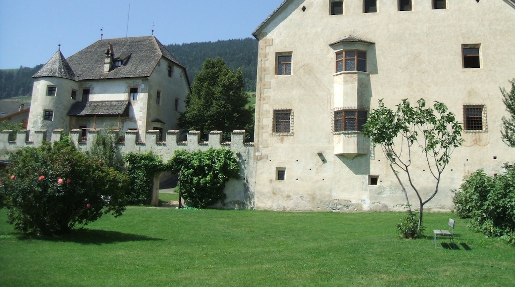 Foto „Schloss Velthurns“ von Costantinus (page does not exist) (CC BY-SA)/zugeschnittenes Original