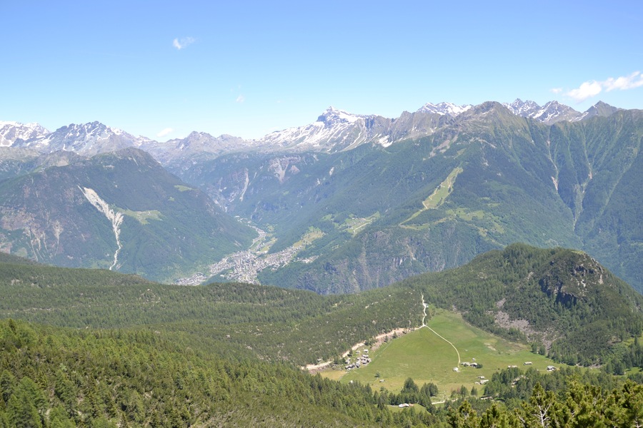 sullo sfondo l'ALPE LAGO mt 1614