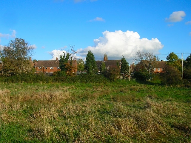 Saltings Field A reminder that much of the Adur was once an estuary as far as Beeding and Bramber. The salt marsh was used to collect salt and there are the remains of three salterns in this field. Beyond are the houses in Priory Field.