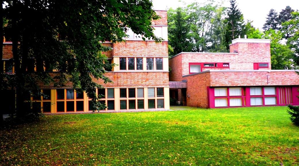 Photo "Dahlem" by Alex All (CC BY) / Cropped from original