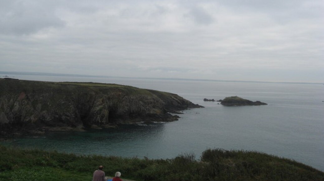 Photo "Caerfai Bay" by Dr Duncan Pepper (CC BY-SA) / Cropped from original