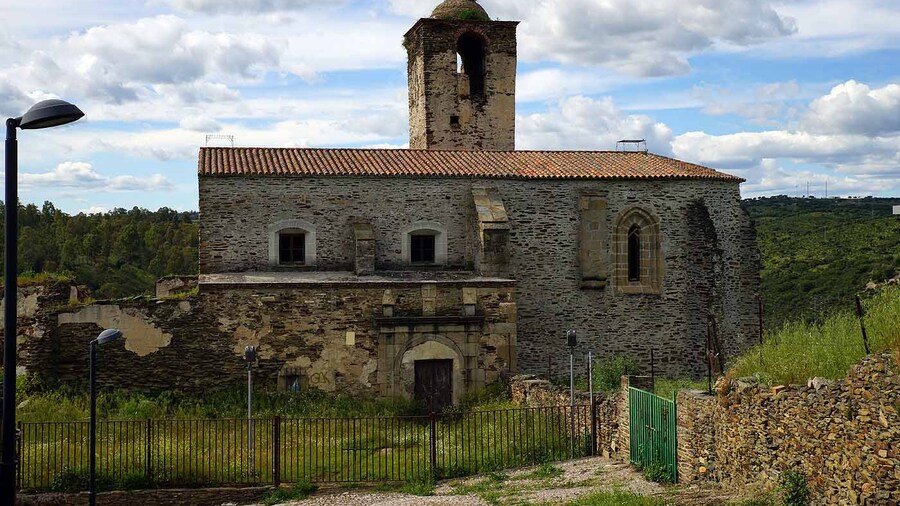 Photo "Iglesia de la Encarnación, Alcántara, provincia de Cáceres, España." by https://www.flickr.com/photos/hb1248/ (Creative Commons Attribution 2.0) / Cropped from original