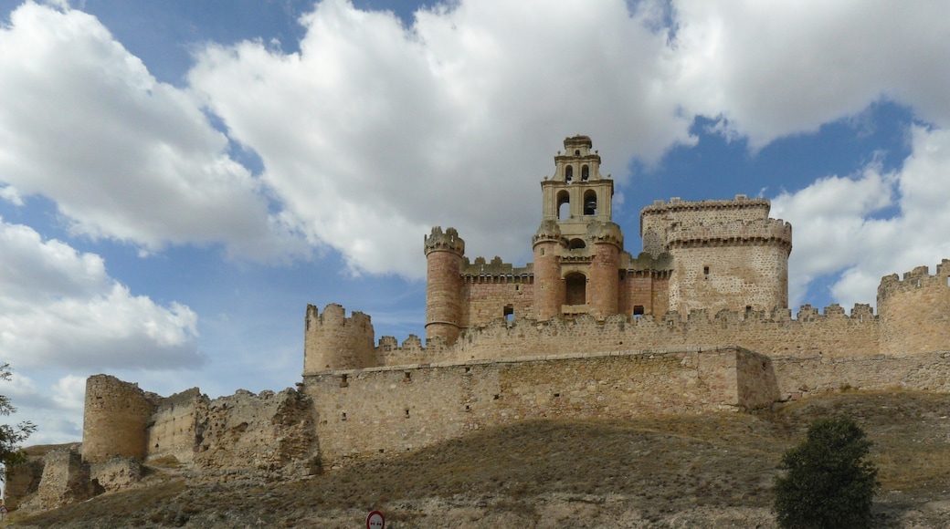 Photo "Turegano Castle" by Rowanwindwhistler (CC BY-SA) / Cropped from original