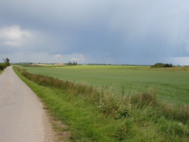 Foto „Temple Bruer mit Temple High Grange“ von Ian Paterson (CC BY-SA)/zugeschnittenes Original