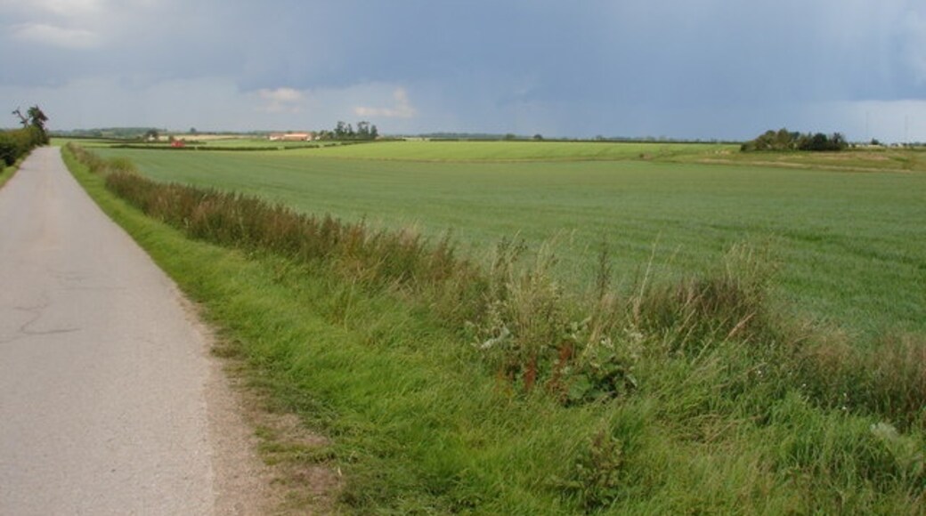 Foto "Temple Bruer com Temple High Grange" de Ian Paterson (CC BY-SA) / Recortada do original