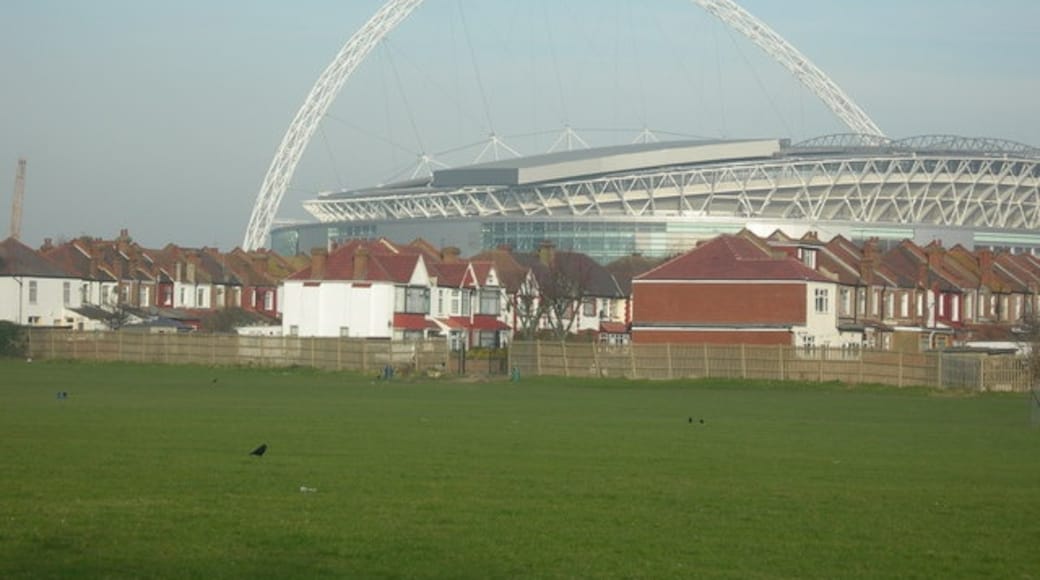 Foto "Wembley Central" de Danny Robinson (CC BY-SA) / Recortada do original