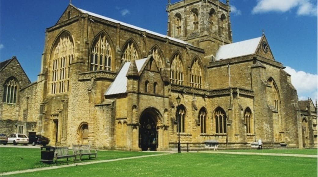 Photo "Sherborne Abbey" by Tom Pennington (CC BY-SA) / Cropped from original