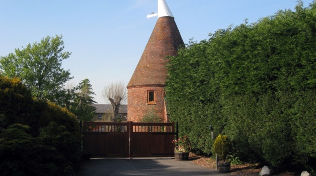 Photo "Southfleet" by Oast House Archive (CC BY-SA) / Cropped from original